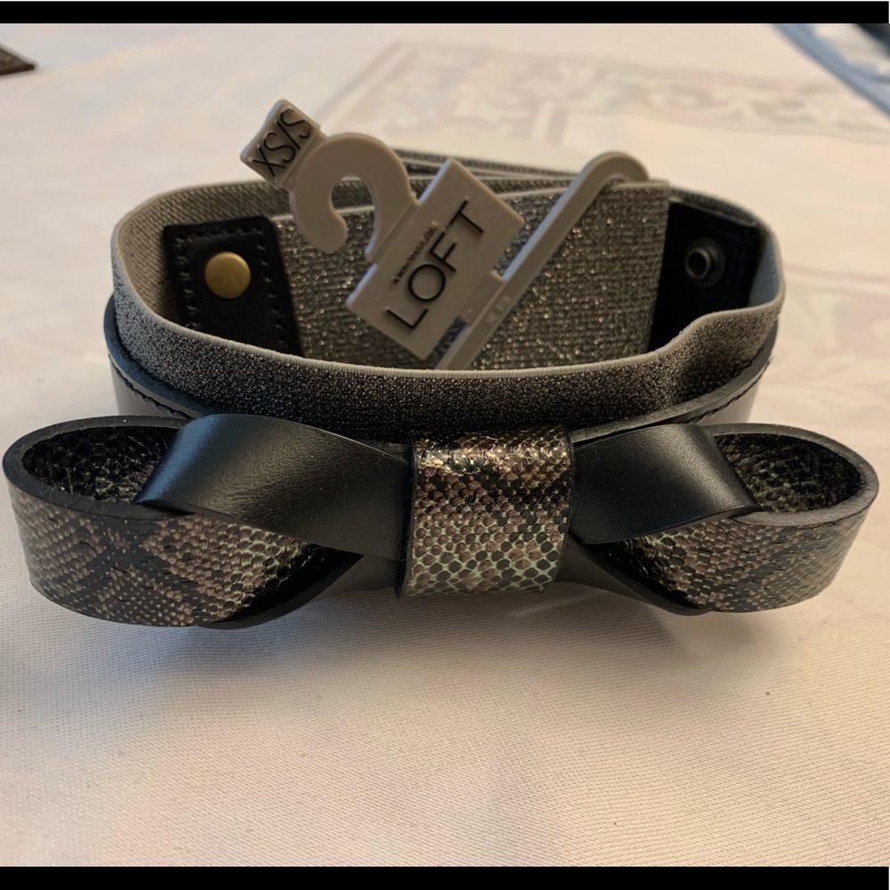 Loft waist belt.